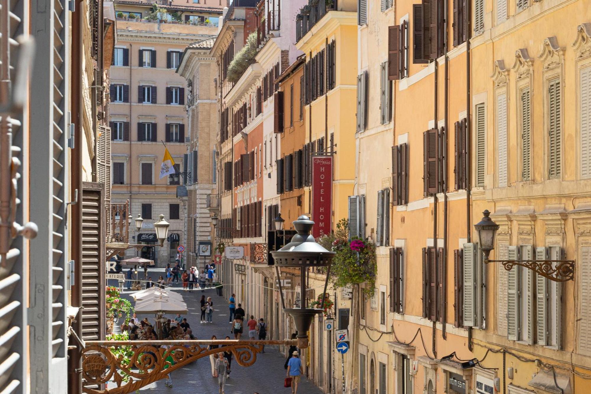 Frattina Atmosphere By In Rome